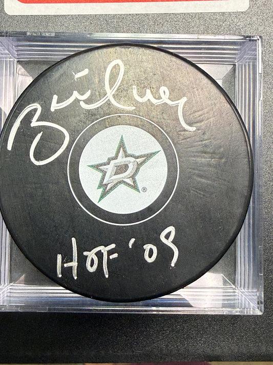 Brett Hull "HOF 09" Autographed Hockey Puck