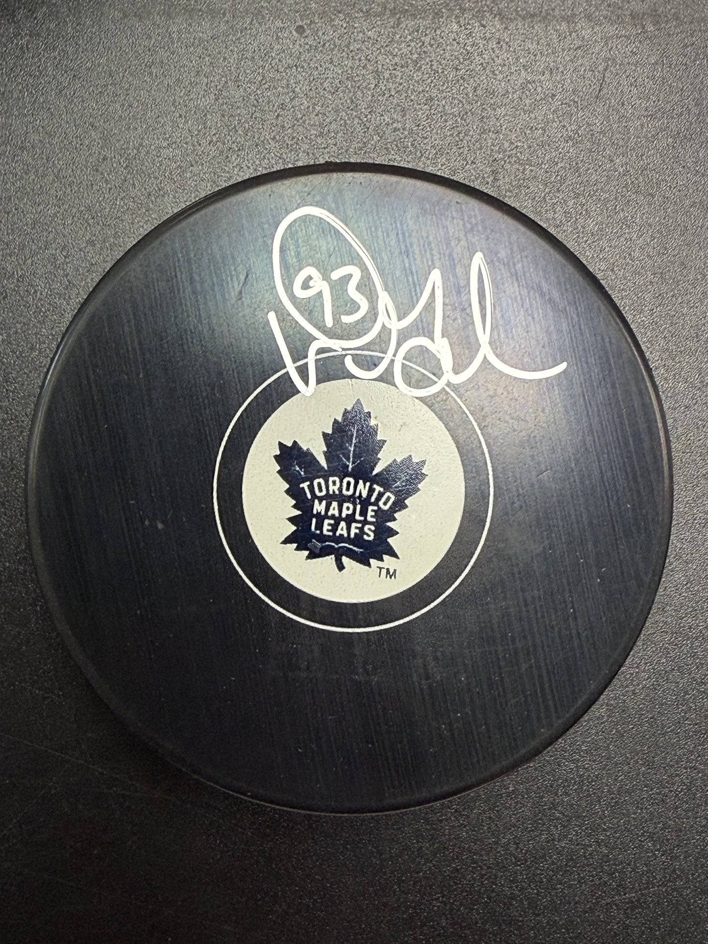 Doug Gilmour Toronto Maple Leafs Autographed Hockey Puck